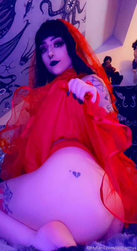 💦❤️ Lydia Deetz needs help taking the dress off ❤️💦 6