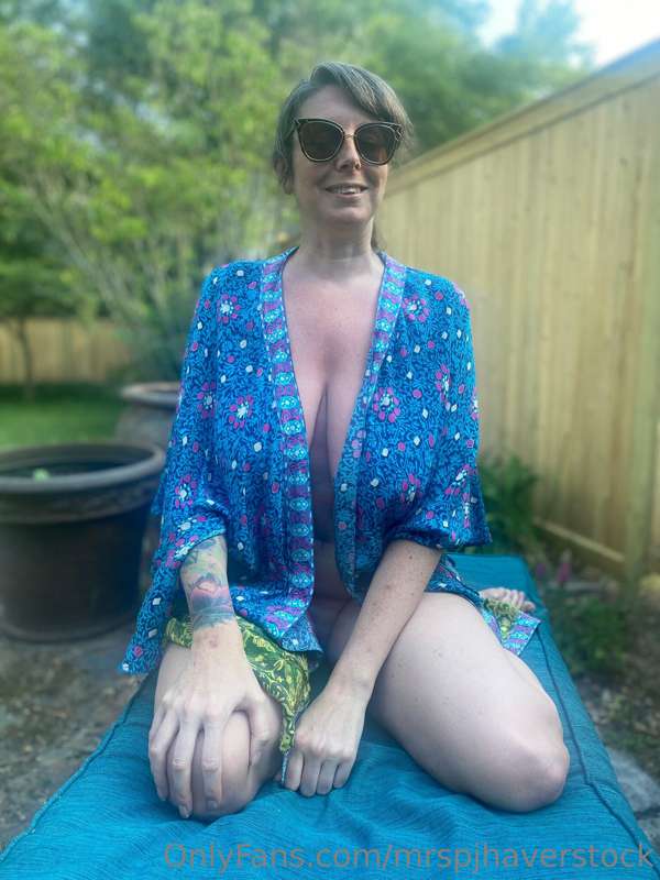 Spend the morning in the garden with me… 💖💖💖