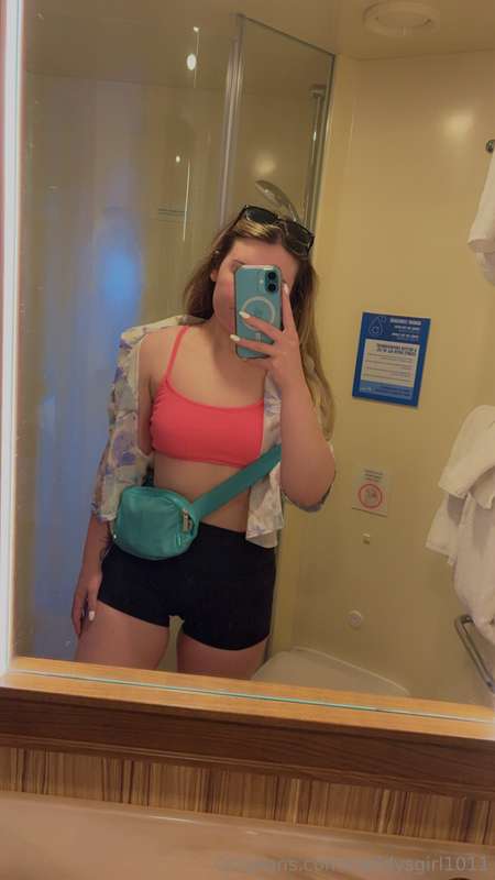 Hey guys! I’m enjoying the sun ☀️ on vacation 🚢 so I took a ..