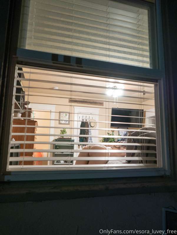 This week's set is voyeur themed, from the POV of the voyeur.. 1