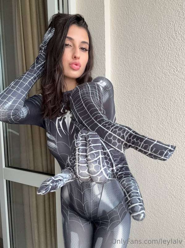 💦 CAN YOU BLOW A SPIDER WEB IN MY FACE💦?Have you ever wanted..