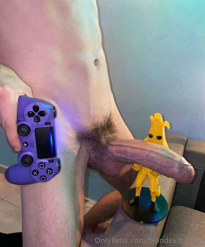 😍 Just look at this🤤He Has The He Has The BIGGEST TWINK COCK.. 3