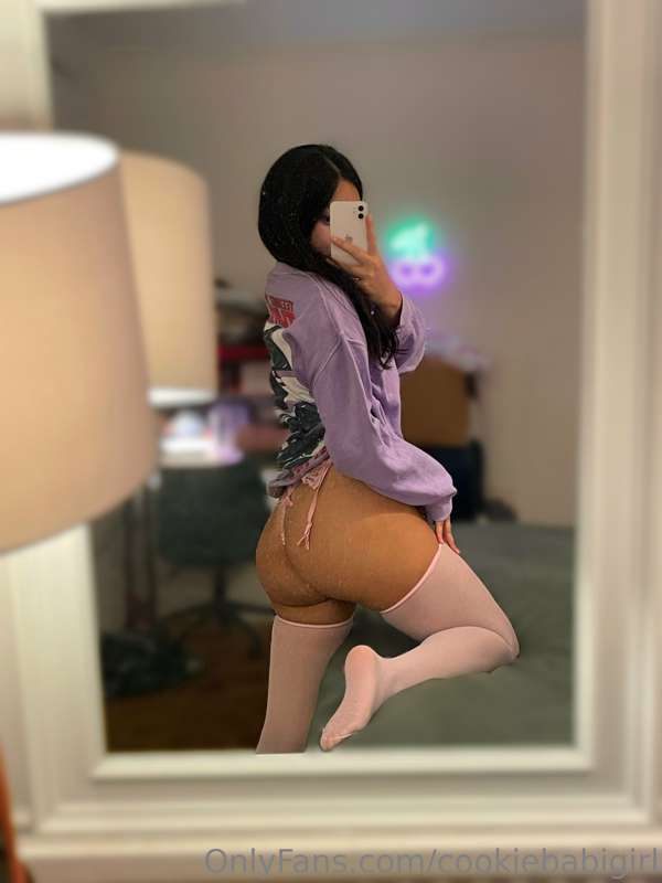 Recovering at home but still feeling horny🥺 which one of you.. 7