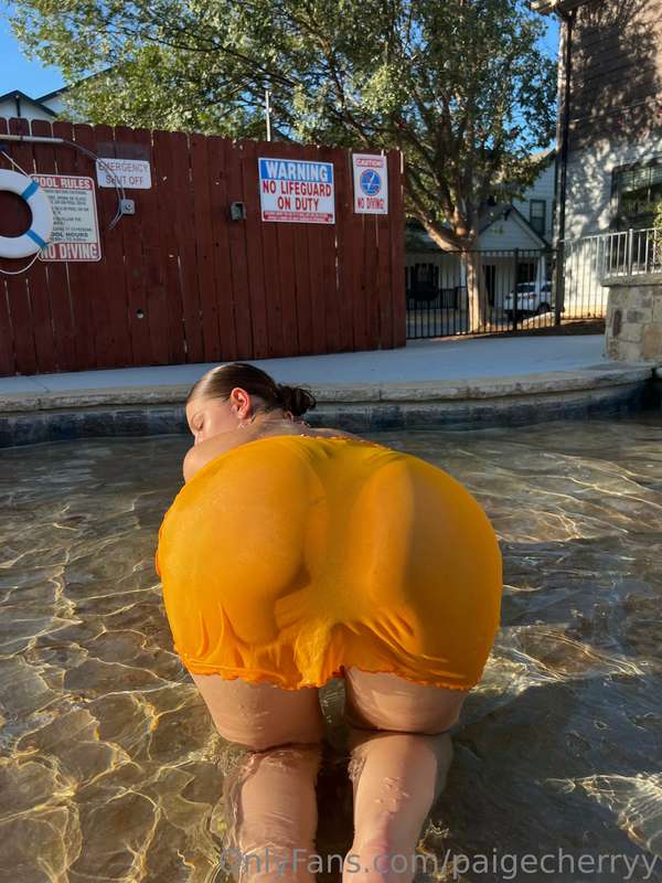 wanna hit it from the back? 🍑