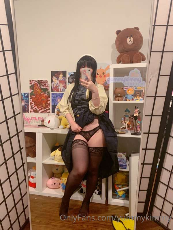 Little teaser of my Yor Forger cosplay! 1