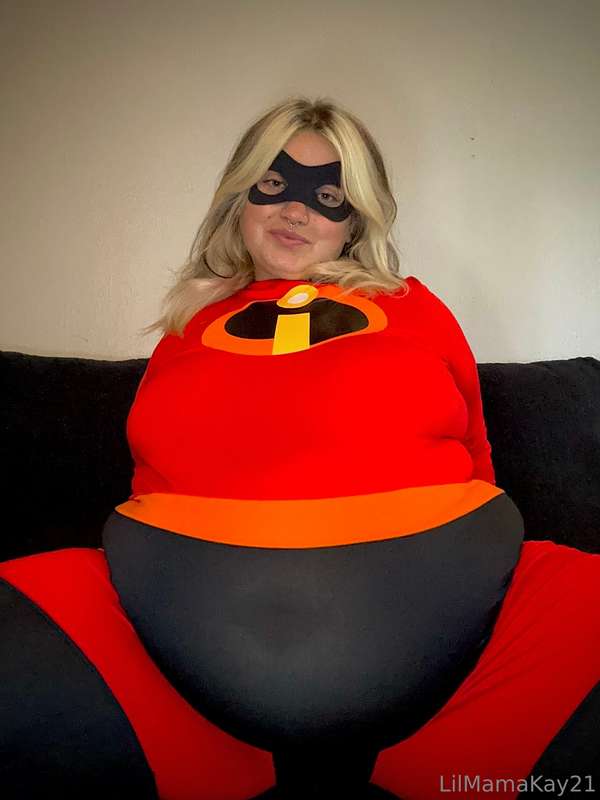 Man Elastigirl has let herself go…she can barely do her job,.. 14