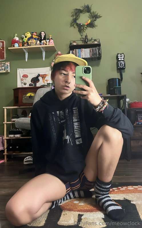 i haven’t dressed fem in a while, do you guys prefer masc or..