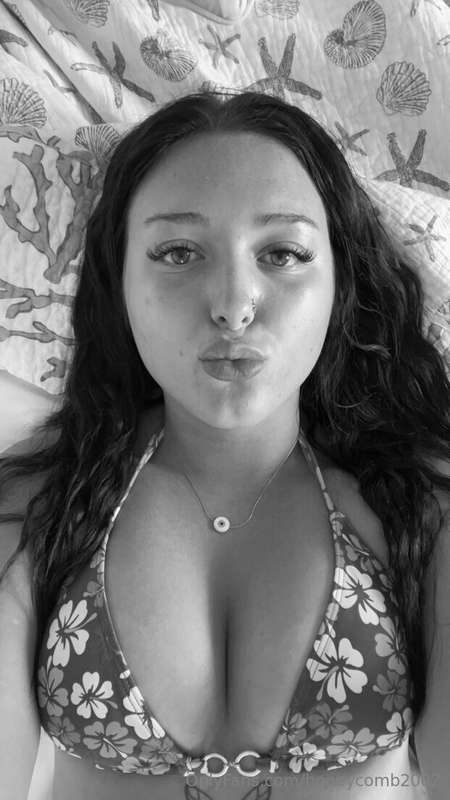 Honeycomb2002 - Onlyfans - 11 Aug, 2024