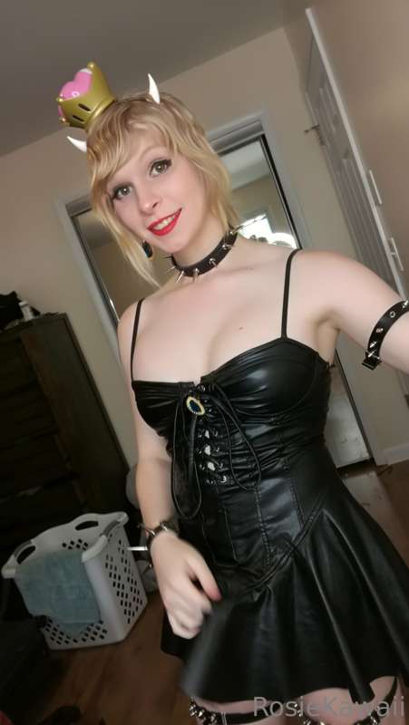 Bowsette Cosplay x 5/10 x 40 photos this post x More tomorro.. 4