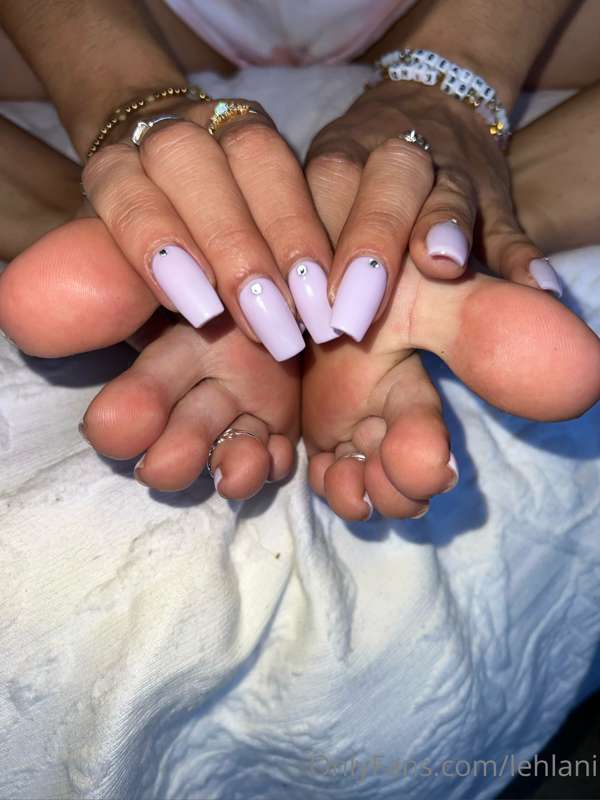Flash on 😜 so clear, see how I’d squish u between my toes 🙈 5