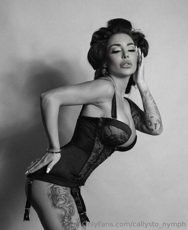 Your stunning lady is all set to indulge in captivating phot..