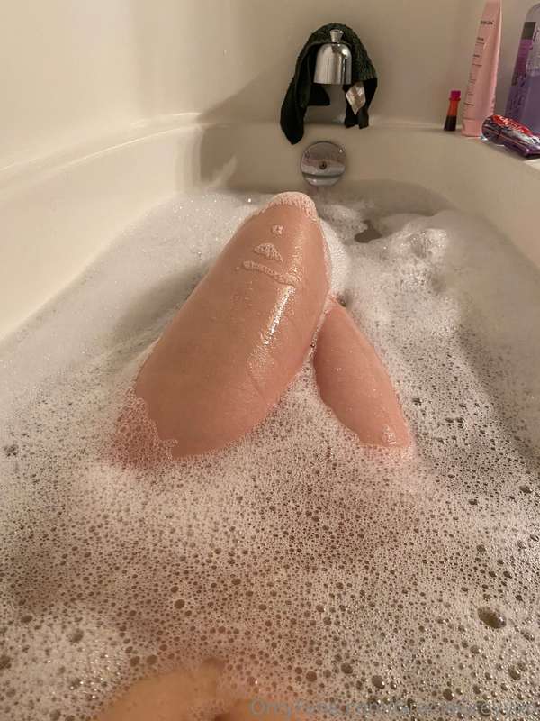 Enjoying a nice bubble bath 🛀 🫧