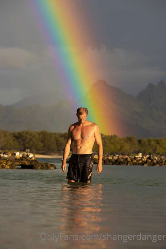 This rainbow came and wanted to show off ;) the rest of the ..