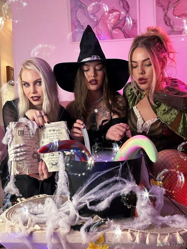 🧙🏻‍♀️ HOE-CUS POKE-US 🧙🏻‍♀️
The first drop is happening toda.. 2