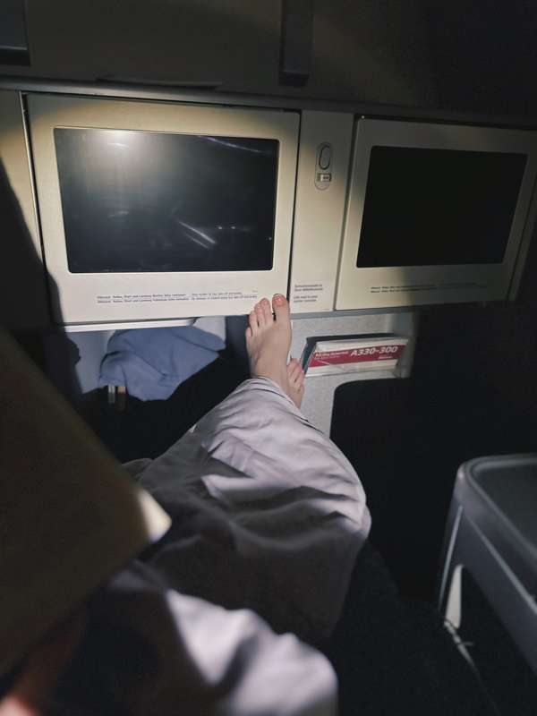 Yes I did take my shoes off on the plane 1