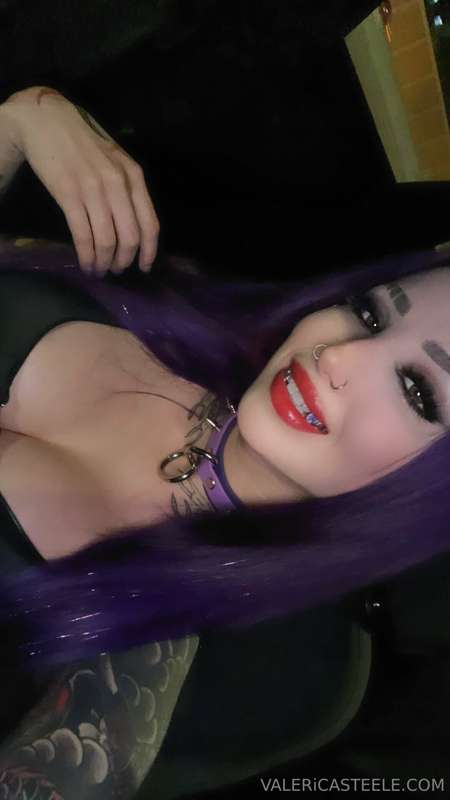 would u let me bite u with my fang grillz on