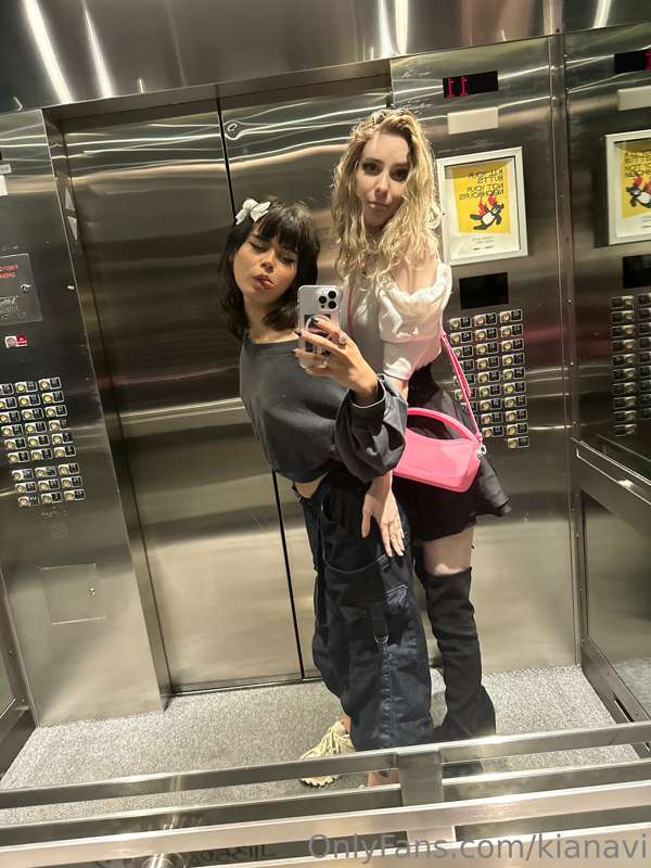 Some pics from today 😸

I’m just hopping into bed now 🥰 
Me .. 1