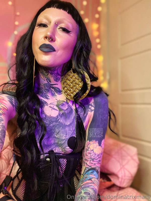 Enjoy seven minutes of Goddexx teasing you with her strap on..