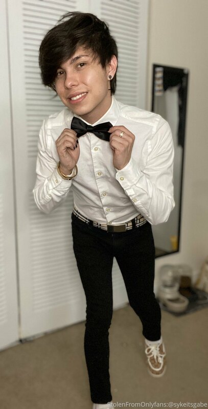 Soooo, anyone into guys in suits like I am ?? Here’s the pic.. 10
