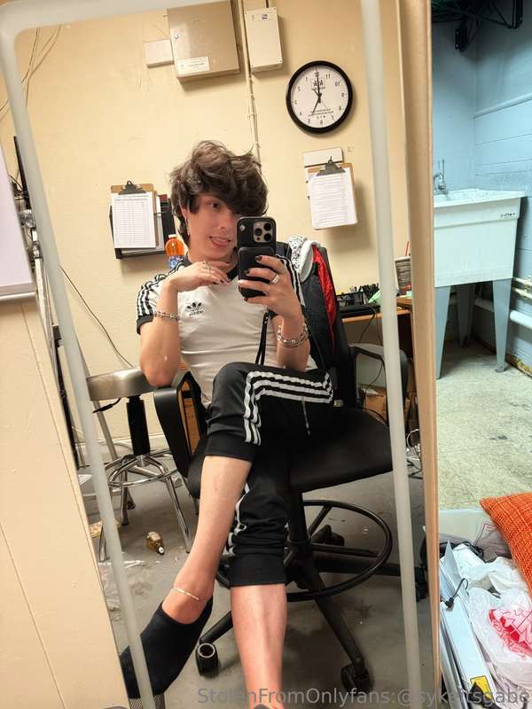 Work office is a mess but so am I tbh lol 🤷‍♂️ ~ just a lil .. 4