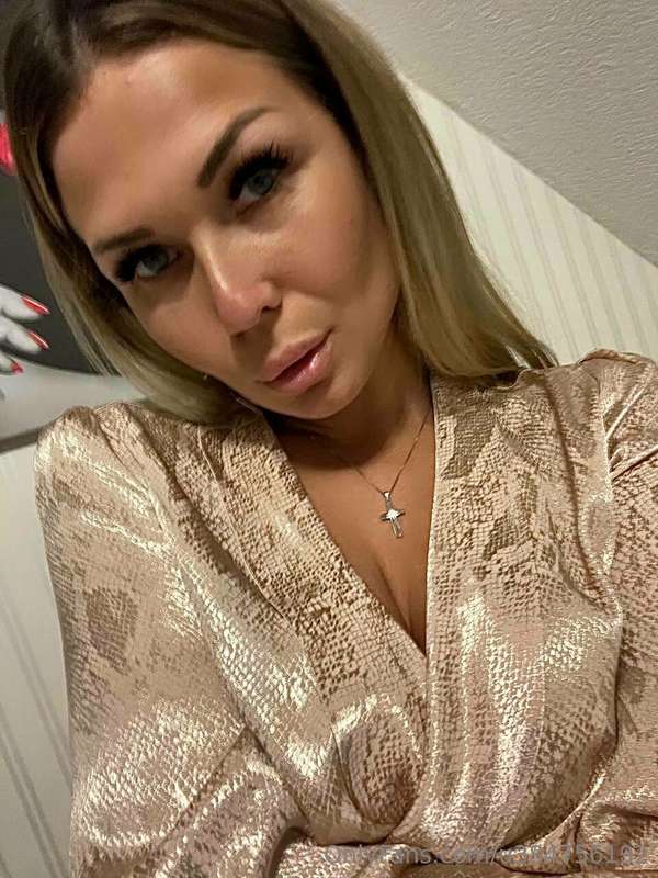 How do you like my evening dress baby? 😍😍😍