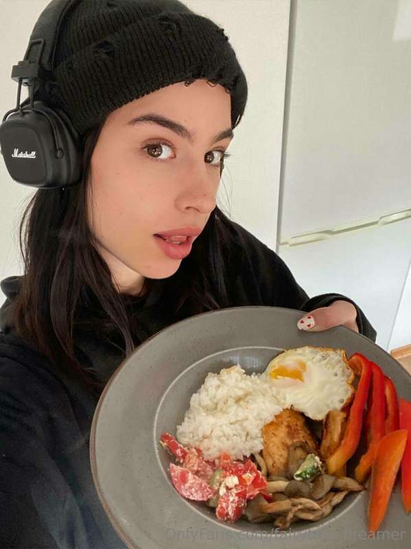 Eating for success! Healthy choices = Happy body. 🥗💚