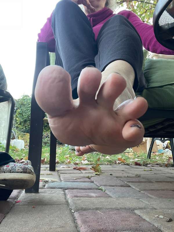 Start at my left heel and work your way up to my toes. Go sl.. 2