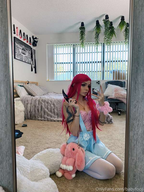 Some pics from this photo set 🍭🌩 pt. 1 3