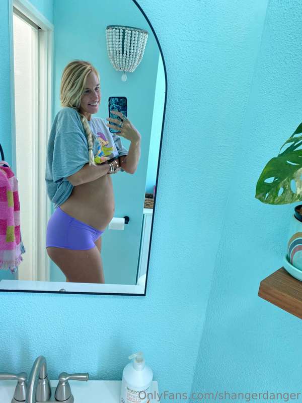BRITTS PREGNANCY SELFIES (@ home & unseen)! Currently britt ..