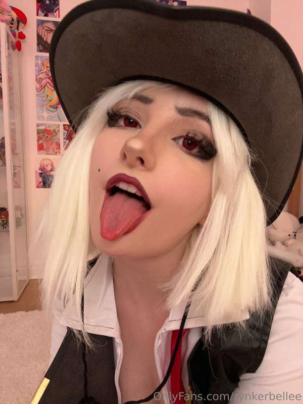 We're playin' by my rules.  🖤🧨  ~ Ashe cosplay from my favou.. 5