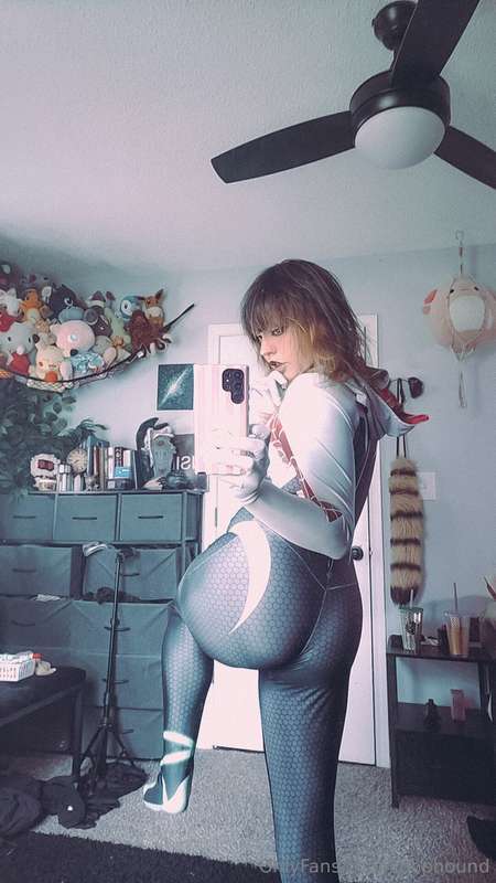 POV youre dating Spidergwen and she sends you these snaps <3.. 4