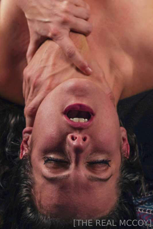 The full (uncropped) photo is irresistibly sexy and intimate..