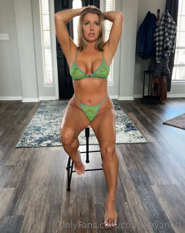 Happy St. Patrick’s Day ☘️ @texasthighs