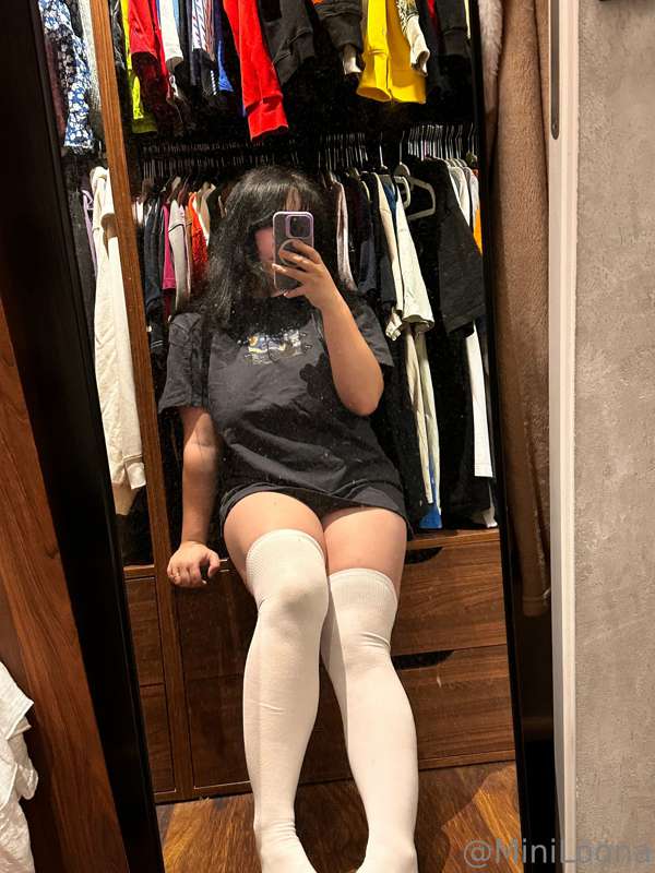 Swipe to see my cute pics in thighhighs😇 3