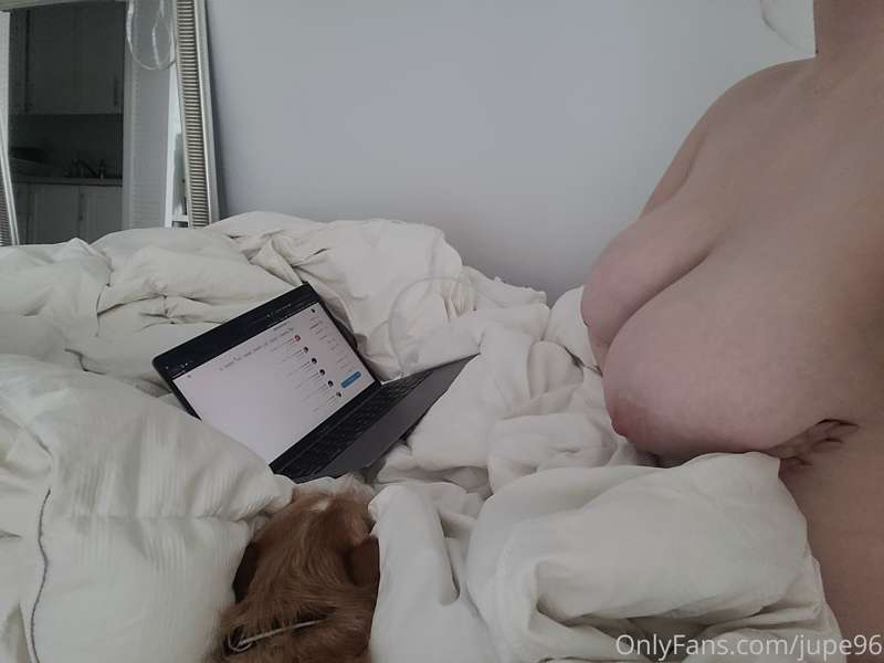 Goodmorning ! Replying back to all my msgs right now 💕 

Do ..