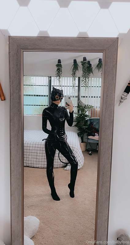 Catwoman (latex) pt. 2 🐱💗 Im definitely bringing this set ba.. 22