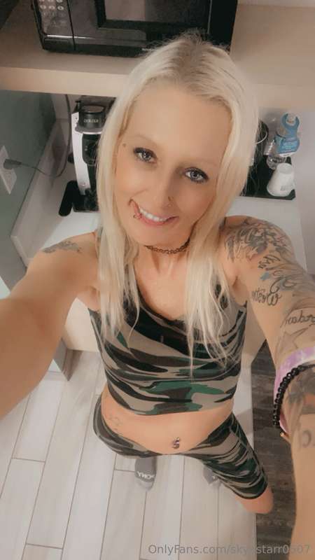 I’m ME laid back fun sexy and chill. Everyone who’s met me k.. 14