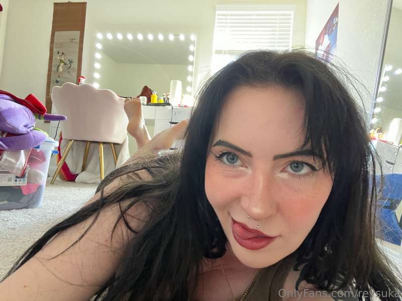 Would you use my feet? 😳 1