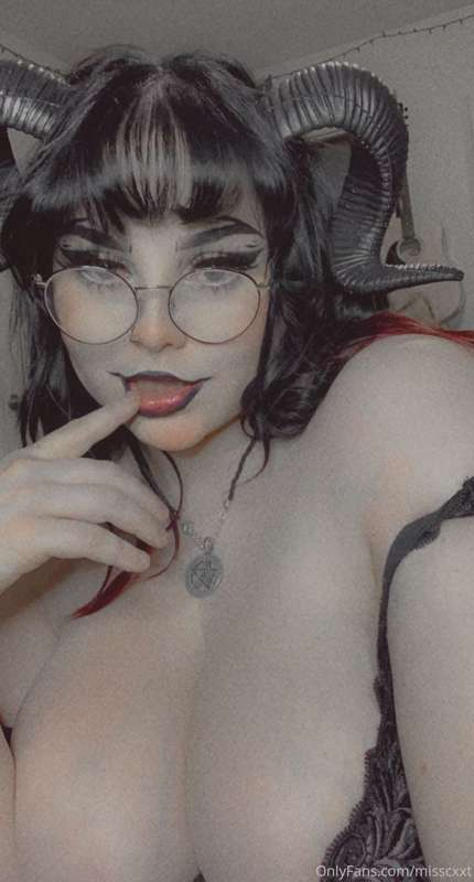 Demon girls rule the world baby ❤️❤️❤️ 2