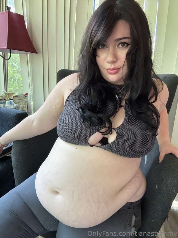 its rlly cute when girls are big dumb bloated hogs...like if.. 1