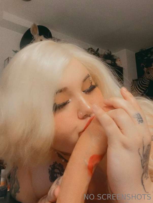 Let me kiss you all over 💋🍆 ( sending video out in DMs )