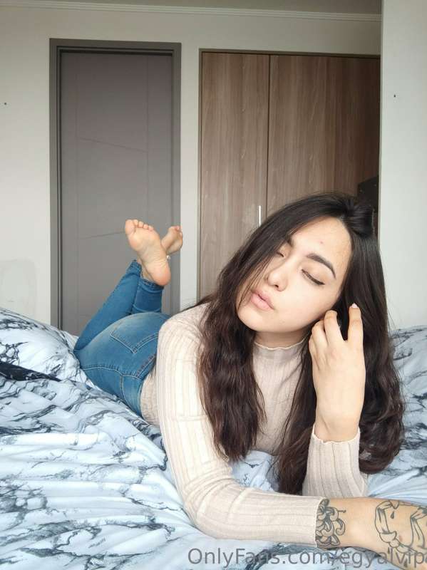 DAILY DOUBLE CONTENT 🩷🩷🩷🩷
1.- preview of my new video
2.- so.. 24