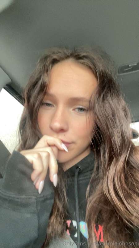 Blowjobs or handjobs which is your favourite? 🤩