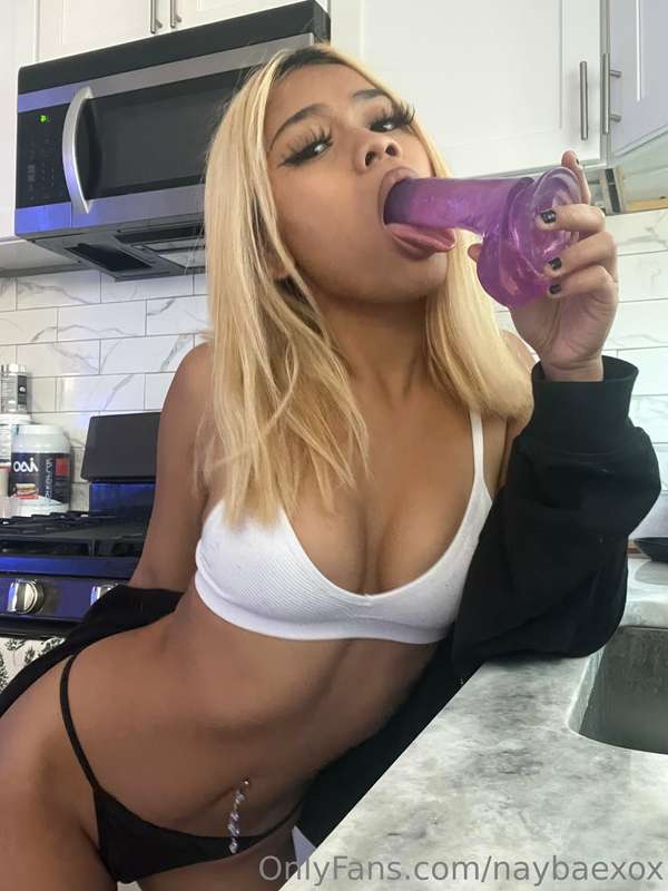 just me being naughty in the kitchen🙈 1