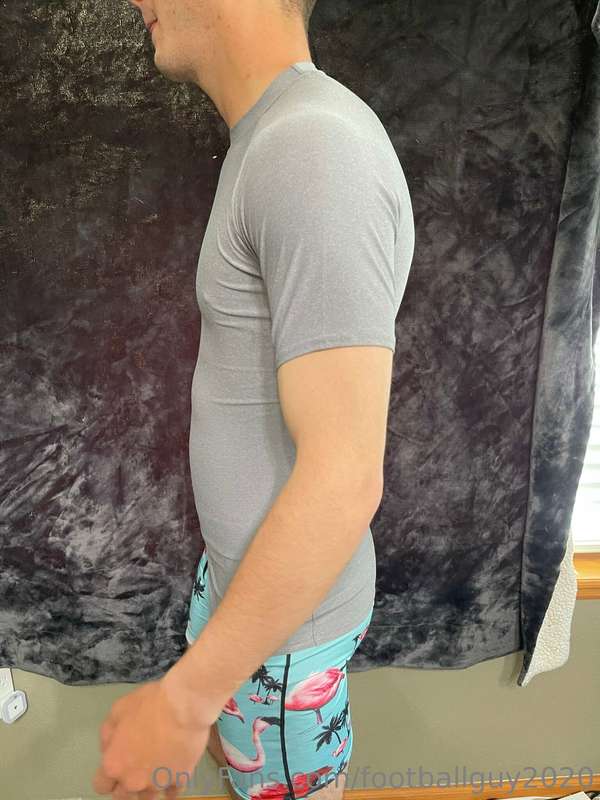Does this tight shirt look good on me? 4