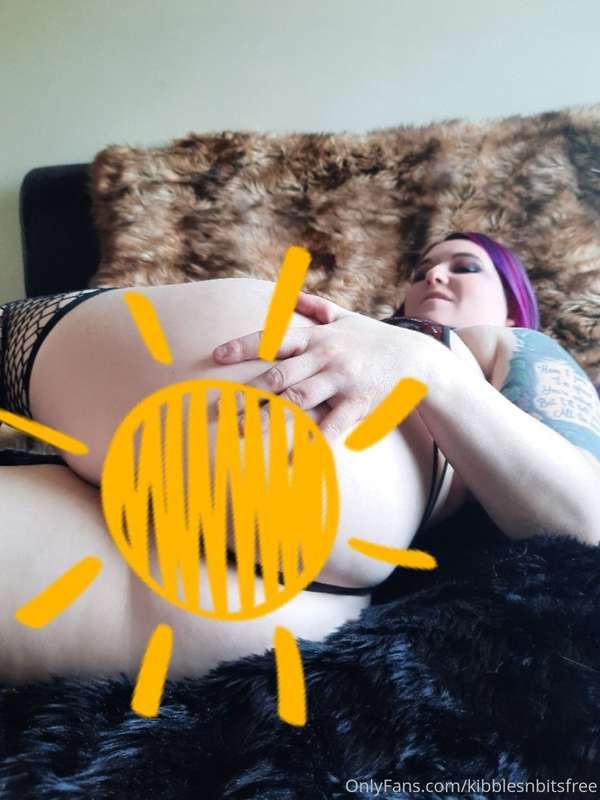 Want a bite of this peach;) this kind of content isn't censo..