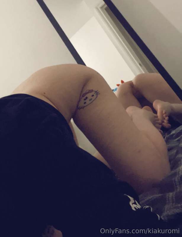 Scroll for more nude ness and a video of me playing w my pus.. 2