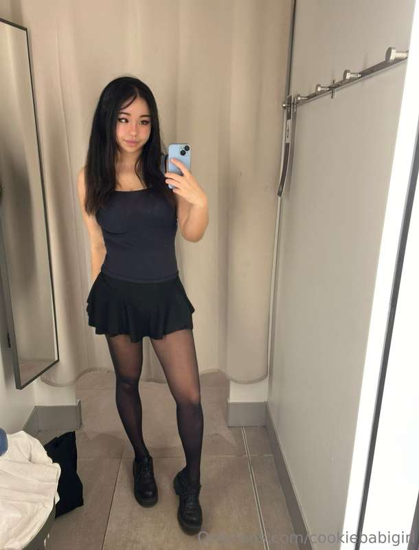 Taking some naughty selfies in the changing room while tryin..