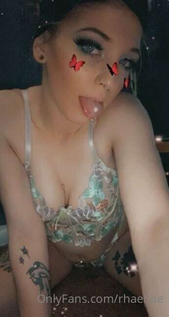 Go follow my new friend! @cassienicole2000   21 year old mil.. 1