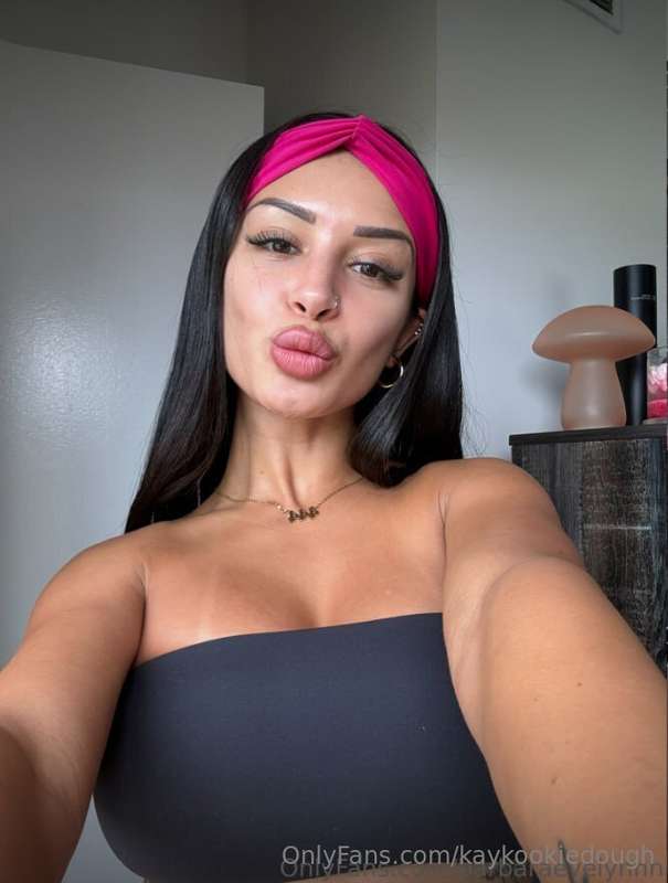 Brazilian bombshell @barbaraevelynnn is here to turn your wh.. 1